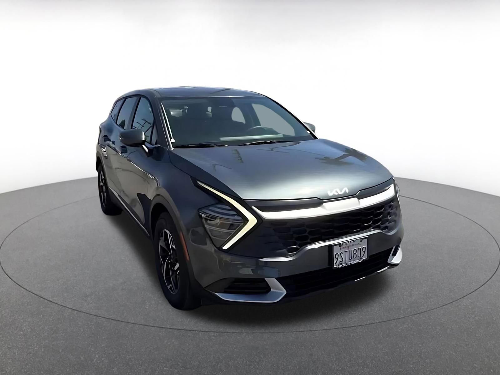 Used 2025 Kia Sportage LX image 3