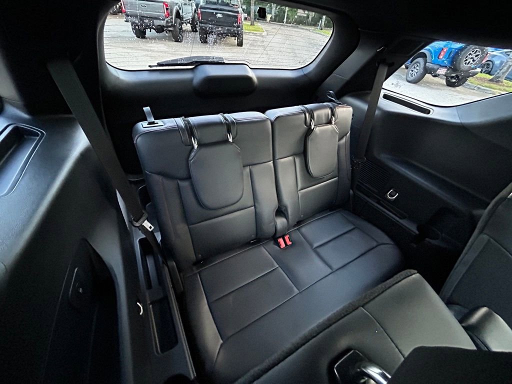 Used 2025 Ford Explorer ST image 34