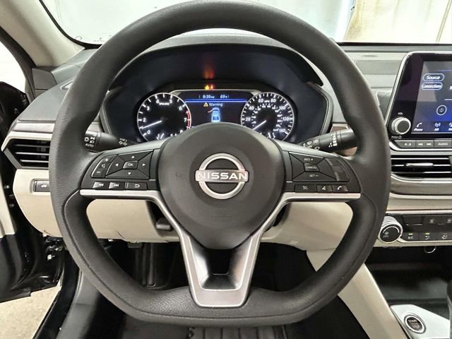 Used 2025 Nissan Altima 2.5 SV image 21