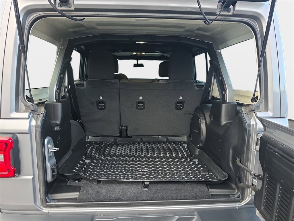 Used 2019 Jeep Wrangler Unlimited Sahara image 14