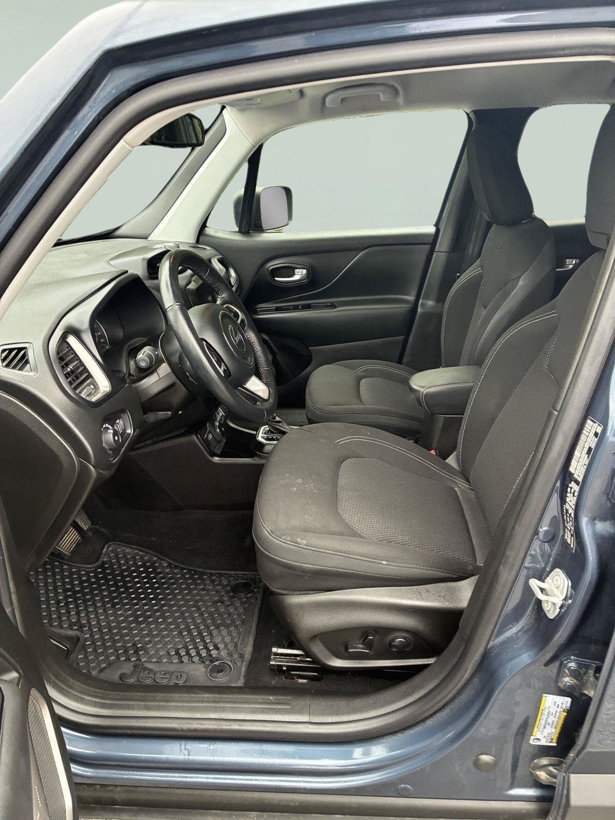 Used 2023 Jeep Renegade Latitude w/ Premium Group AWD/4WD image 14