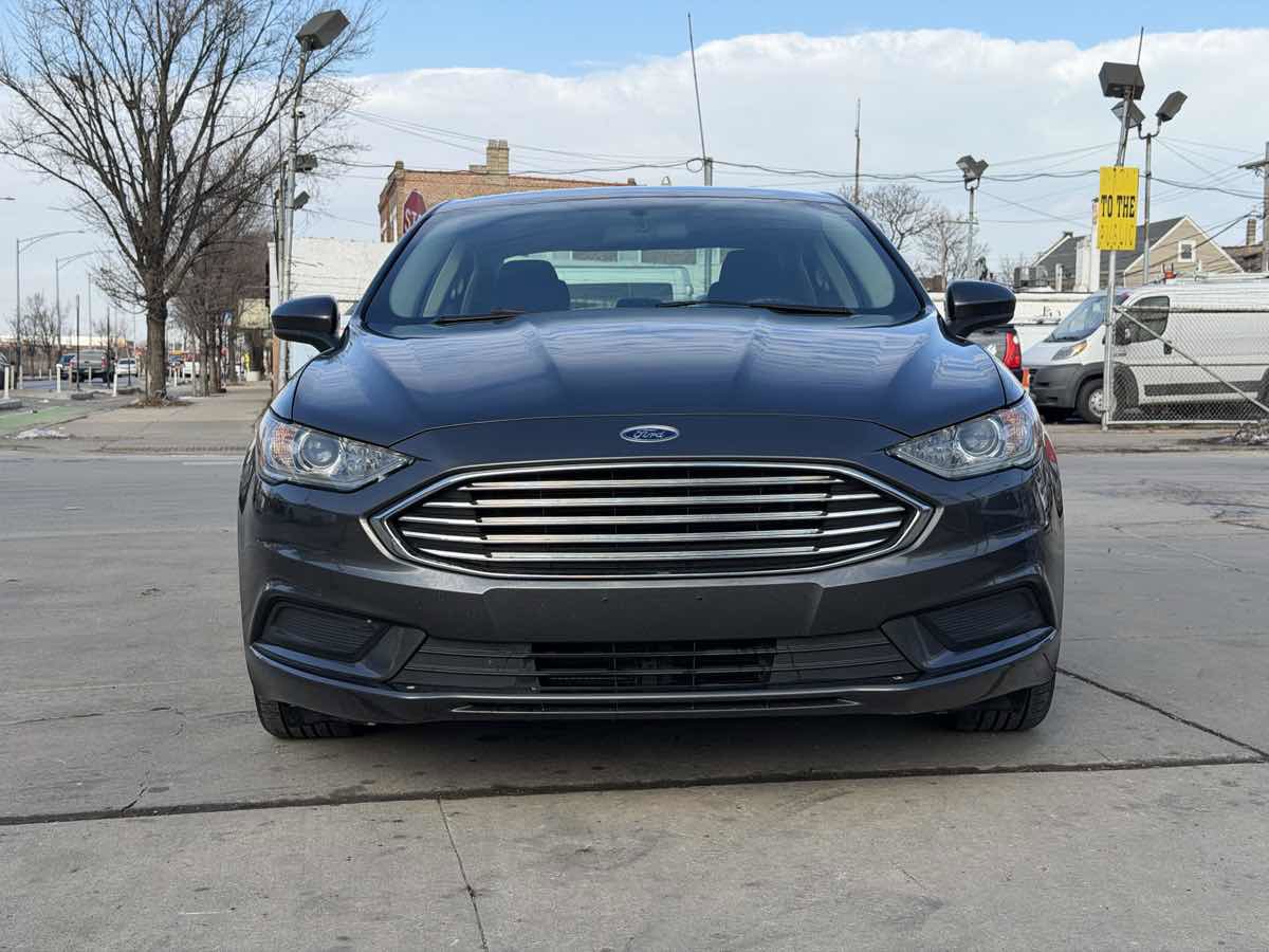 Used 2018 Ford Fusion SE w/ Fusion SE Technology Package image 2