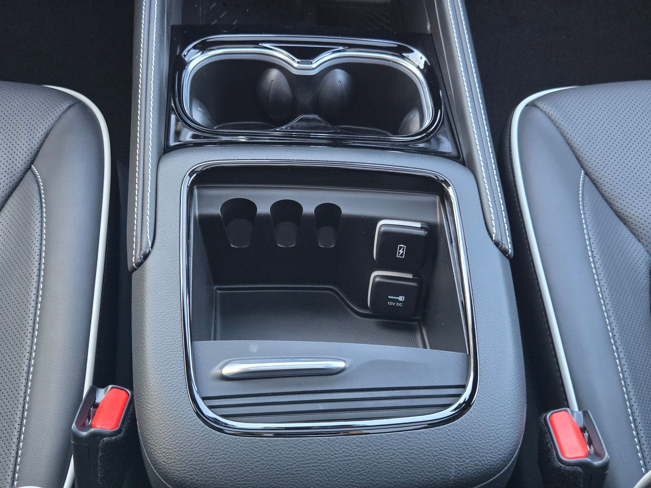 New 2026 Chrysler Pacifica Limited w/ Uconnect Theater Family Group image 13