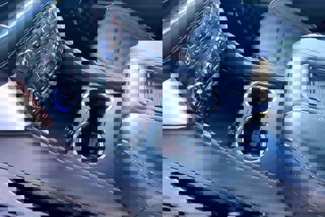 Used 2023 GMC Yukon XL SLT image 17