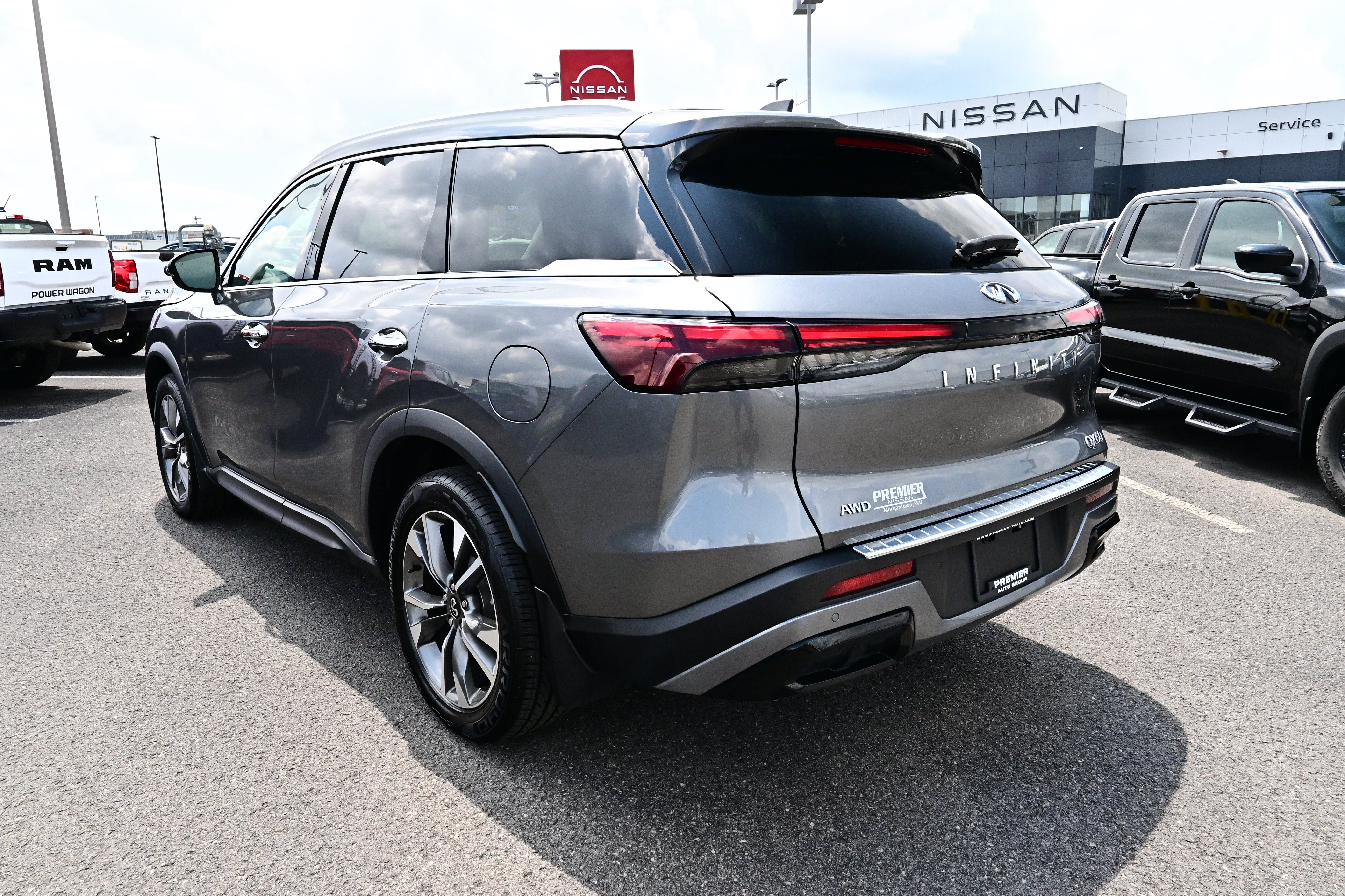 Used 2023 INFINITI QX60 Luxe w/ Cargo Package AWD/4WD image 6