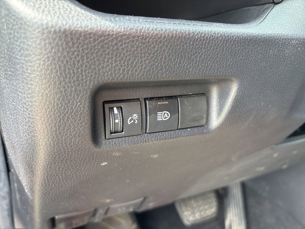 Used 2019 Toyota RAV4 XLE AWD/4WD image 16