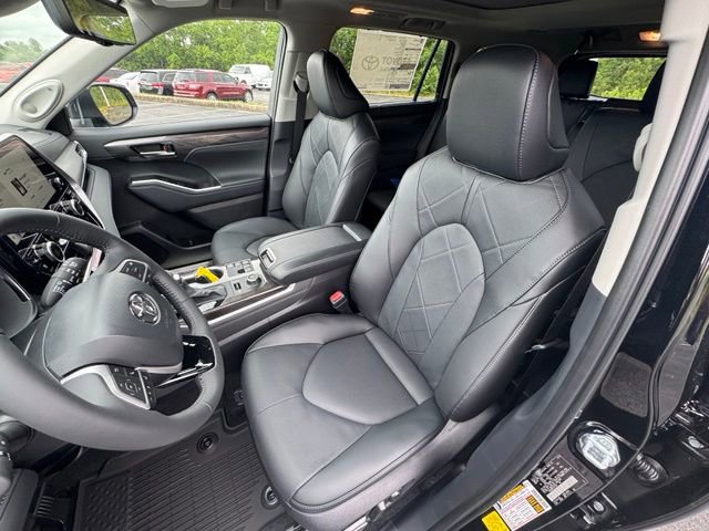 New 2026 Toyota Highlander Platinum AWD/4WD image 13