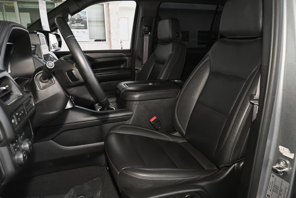Used 2024 Chevrolet Suburban LT AWD/4WD image 17