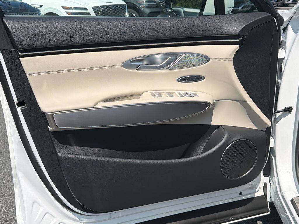 New 2027 Genesis GV70 2.5T Select AWD/4WD image 12