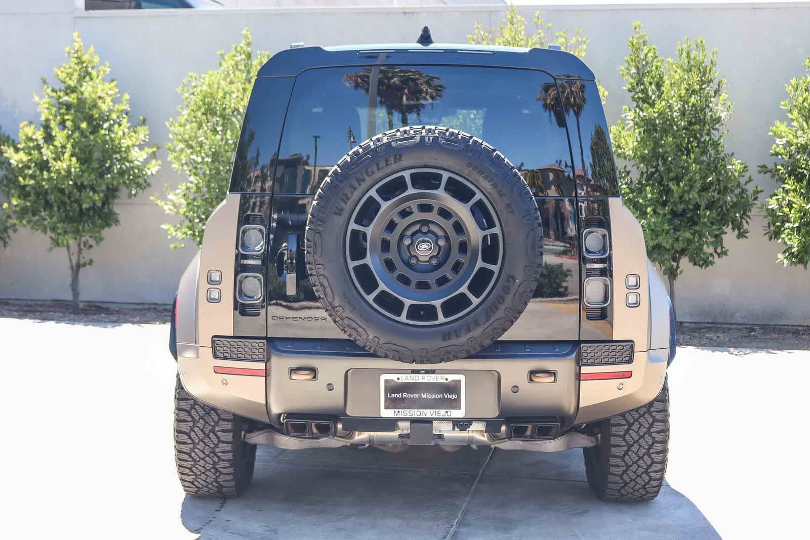 Certified 2025 Land Rover Defender 110 AWD/4WD image 5
