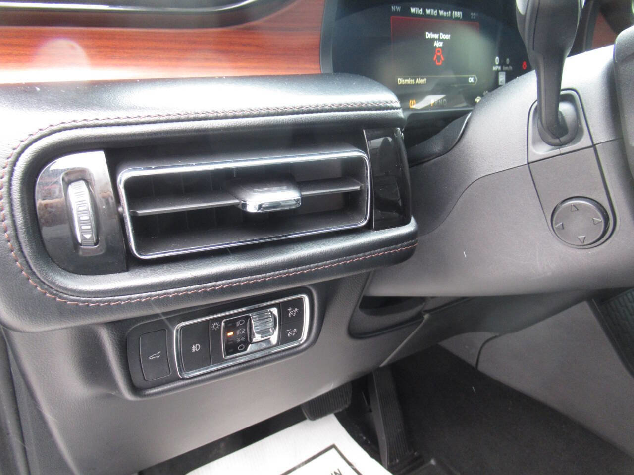 Used 2020 Lincoln Aviator Reserve w/ Equipment Group 201A image 23