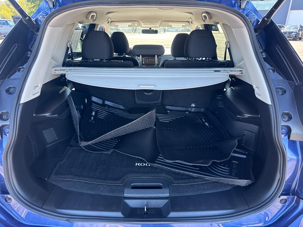 Used 2018 Nissan Rogue SV w/ Premium Package AWD/4WD image 30
