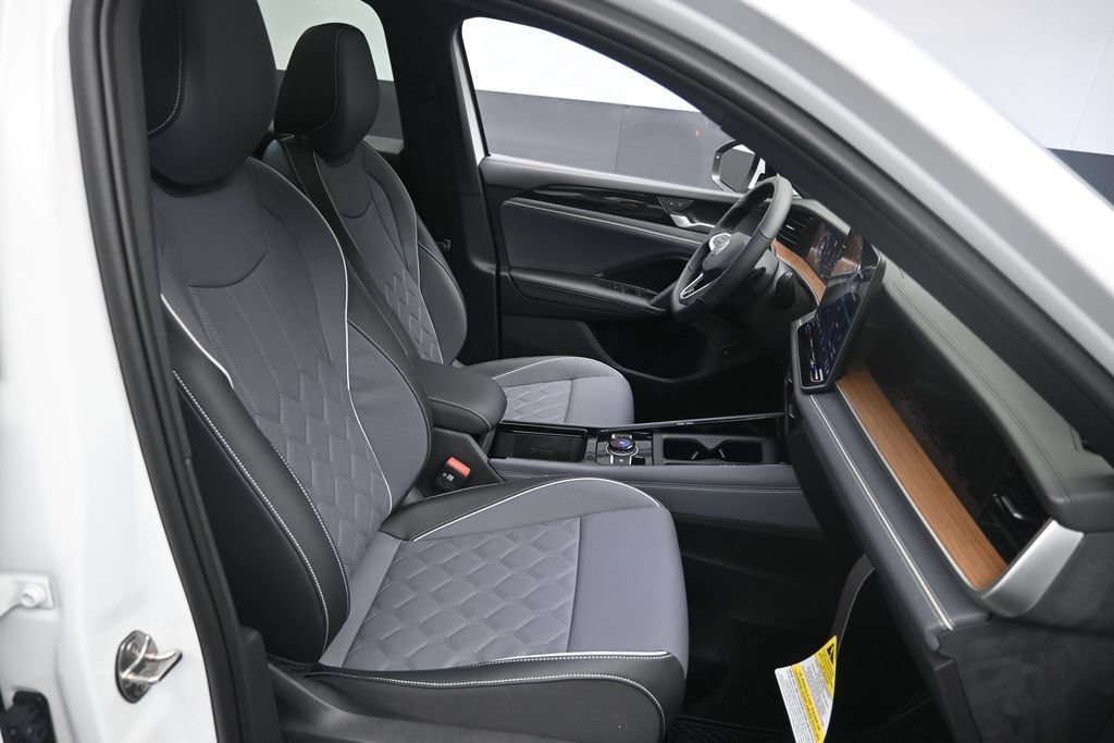 New 2026 Volkswagen Tiguan SEL R-Line AWD/4WD image 30