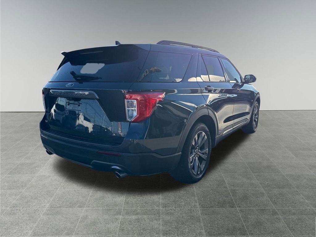 Used 2022 Ford Explorer XLT w/ Equipment Group 202A image 6