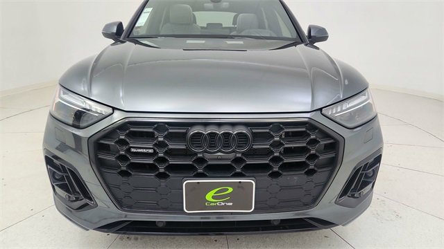 Used 2024 Audi Q5 e Prestige w/ Prestige Package image 9