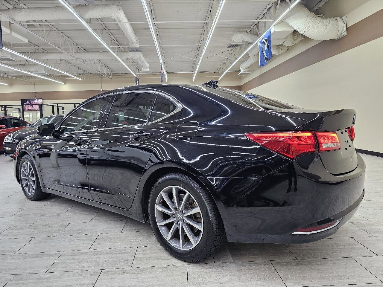 Used 2018 Acura TLX w/ Technology Package FWD image 8