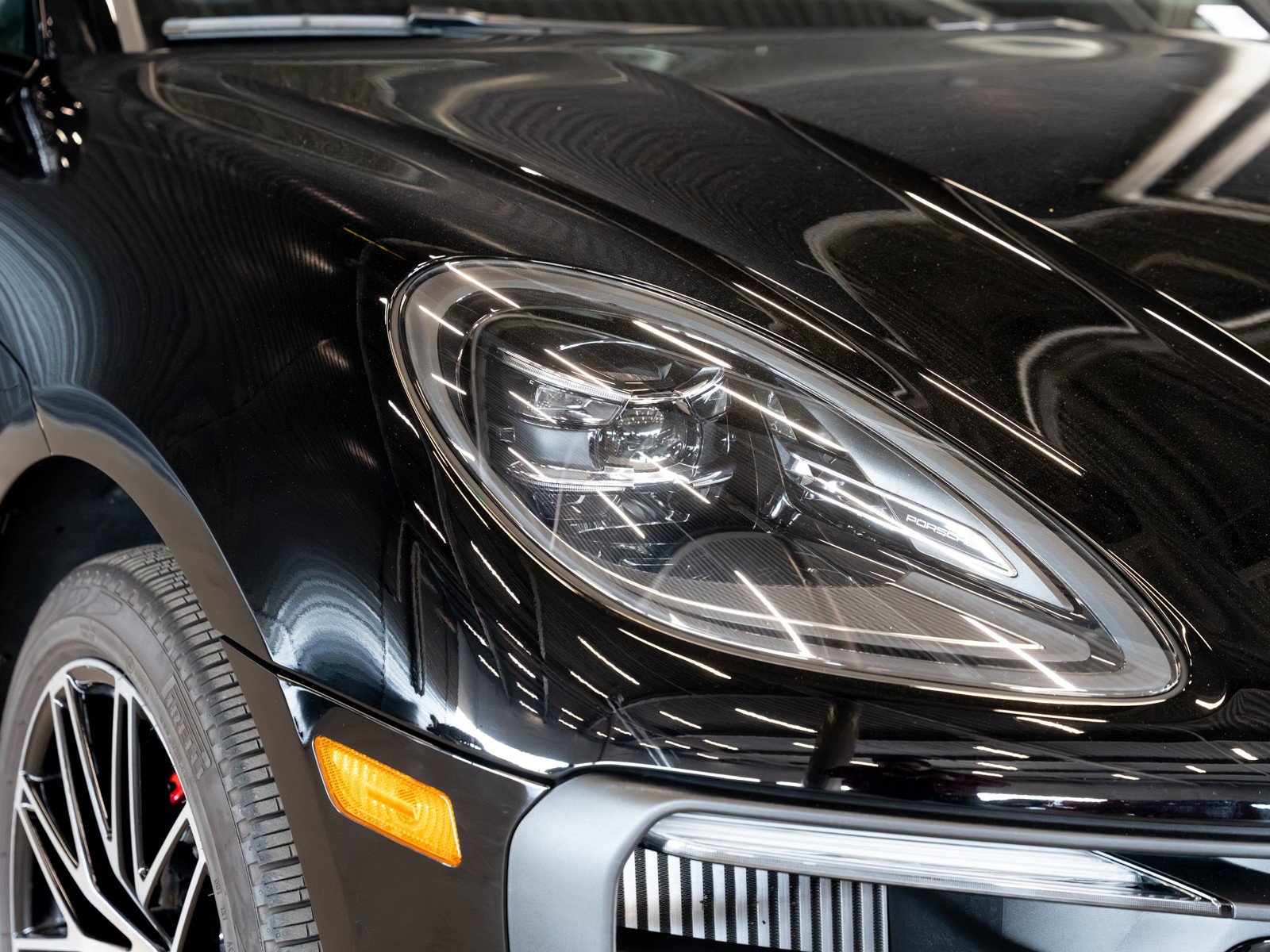 Certified 2025 Porsche Macan S image 25