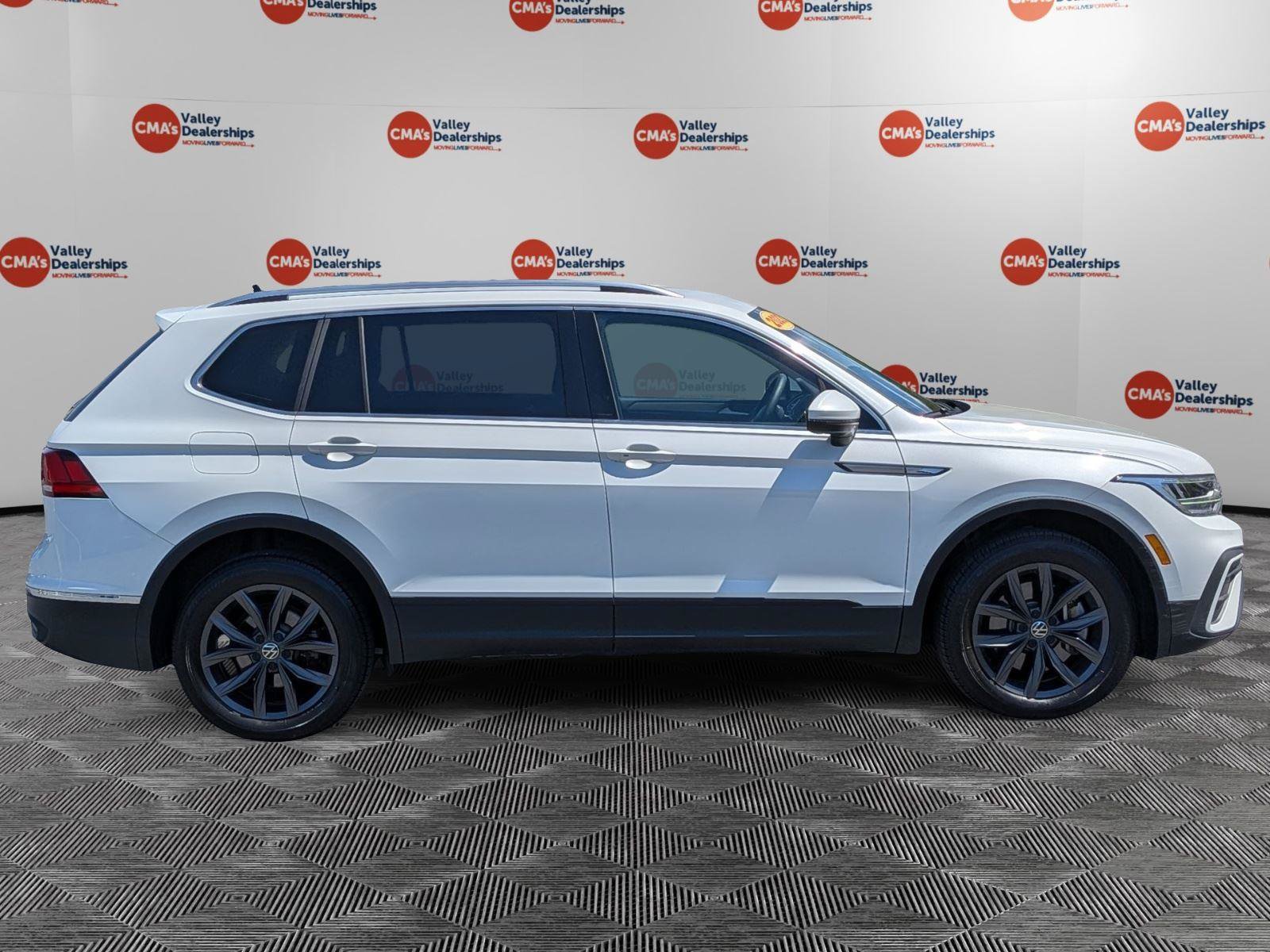 Used 2023 Volkswagen Tiguan SE FWD image 4