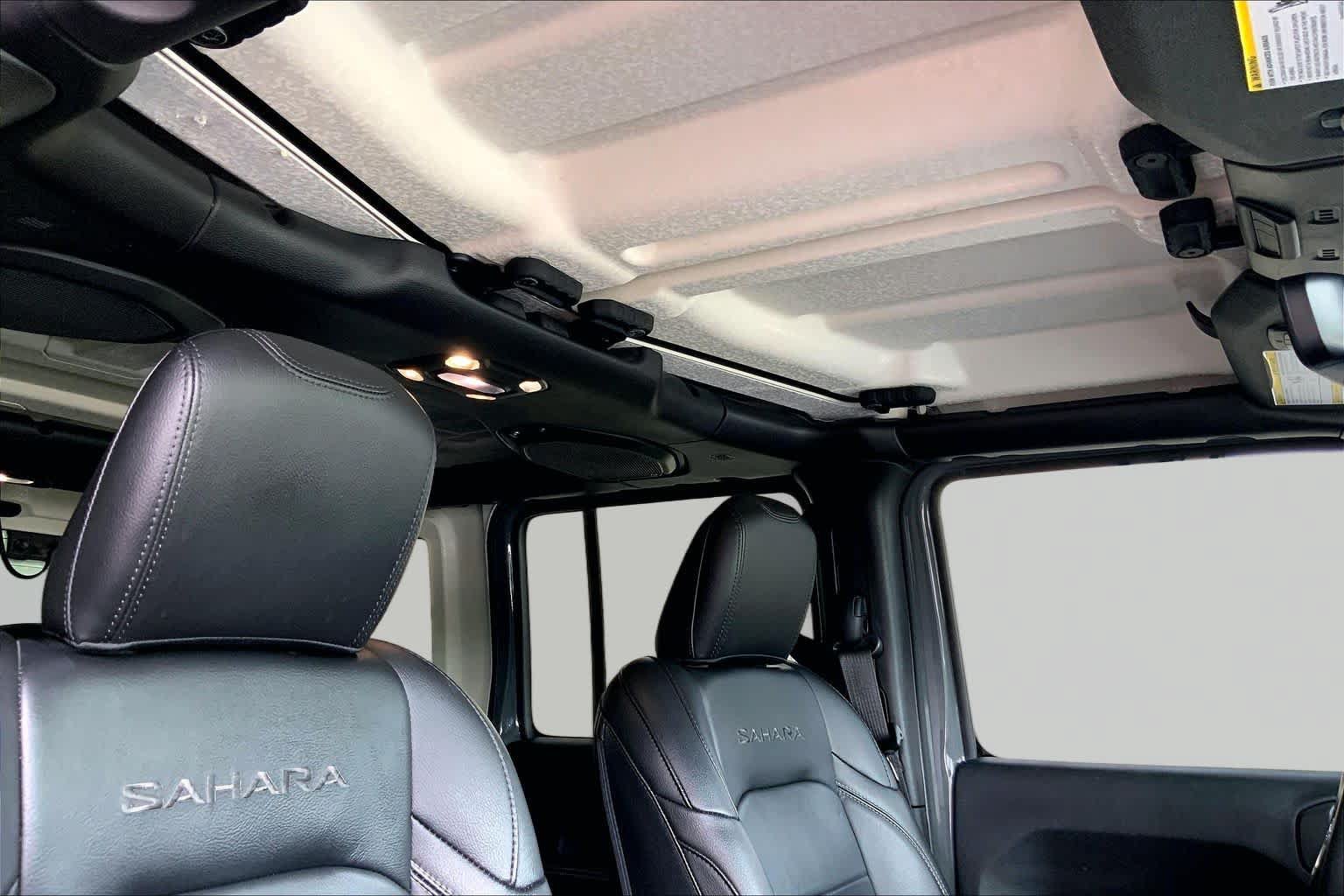 Used 2019 Jeep Wrangler Unlimited Sahara AWD/4WD image 14