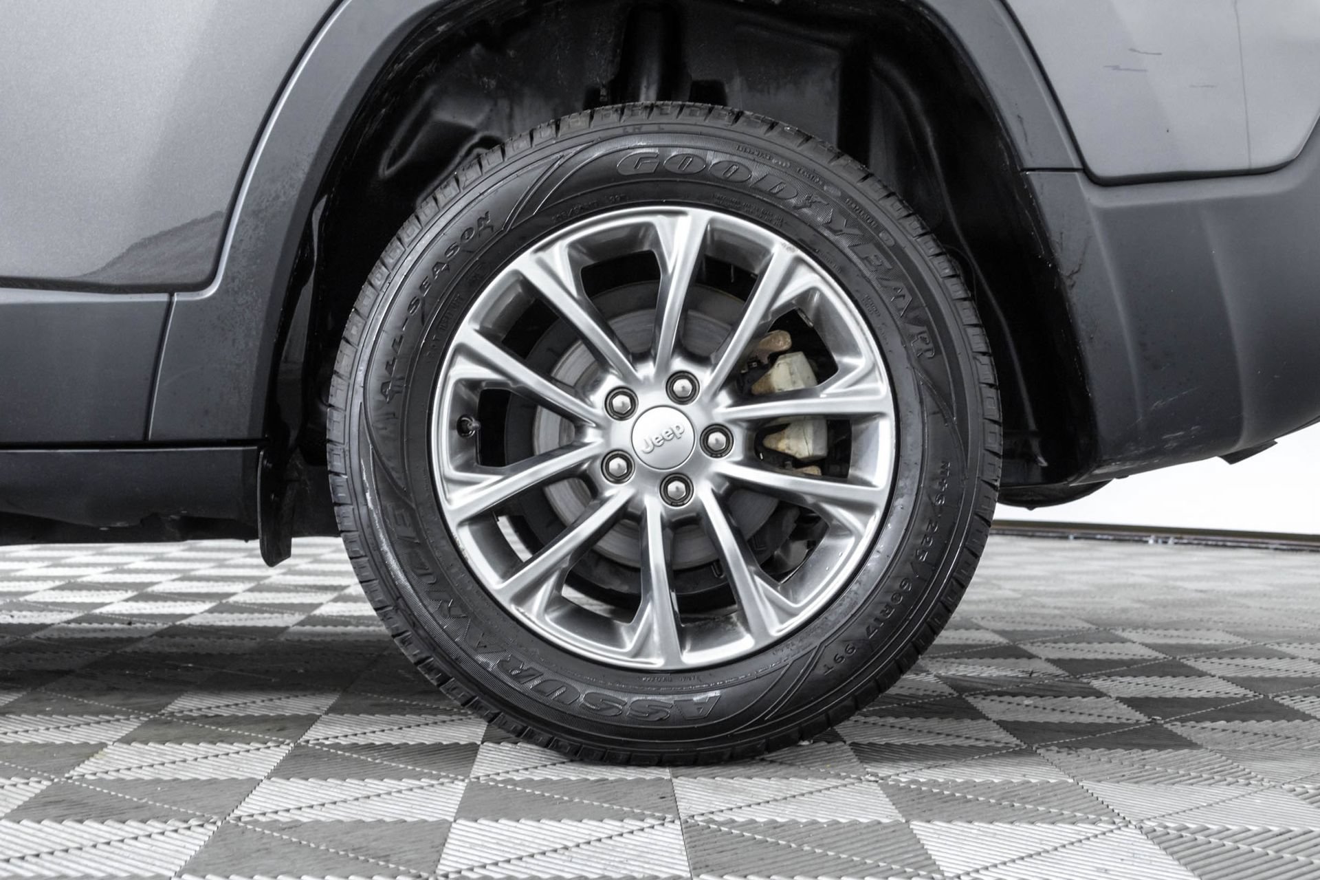 Used 2021 Jeep Cherokee Latitude Plus FWD image 43