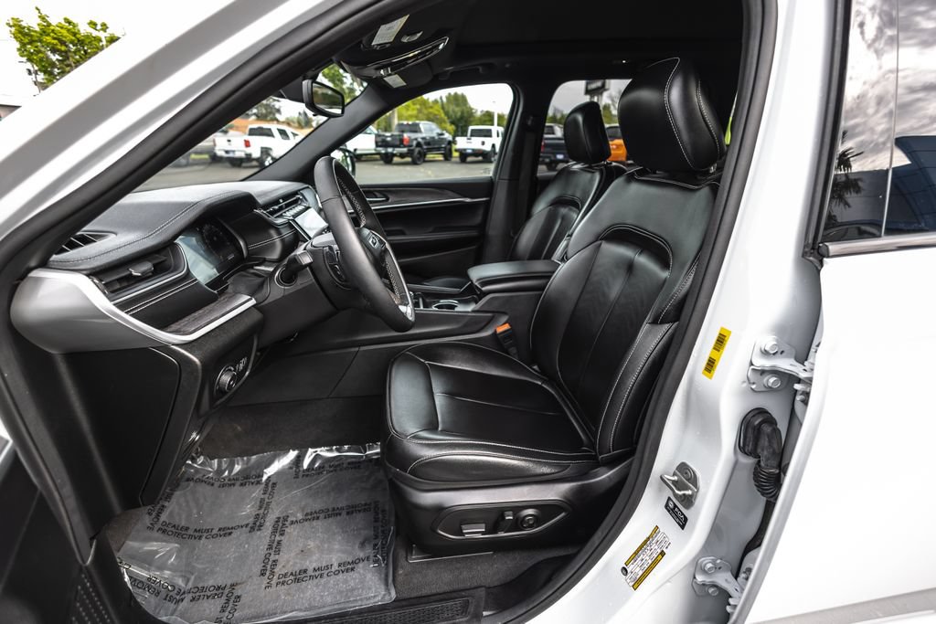 Used 2024 Jeep Grand Cherokee Limited AWD/4WD image 22