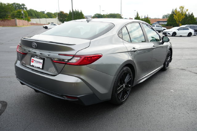Used 2025 Toyota Camry SE FWD image 9