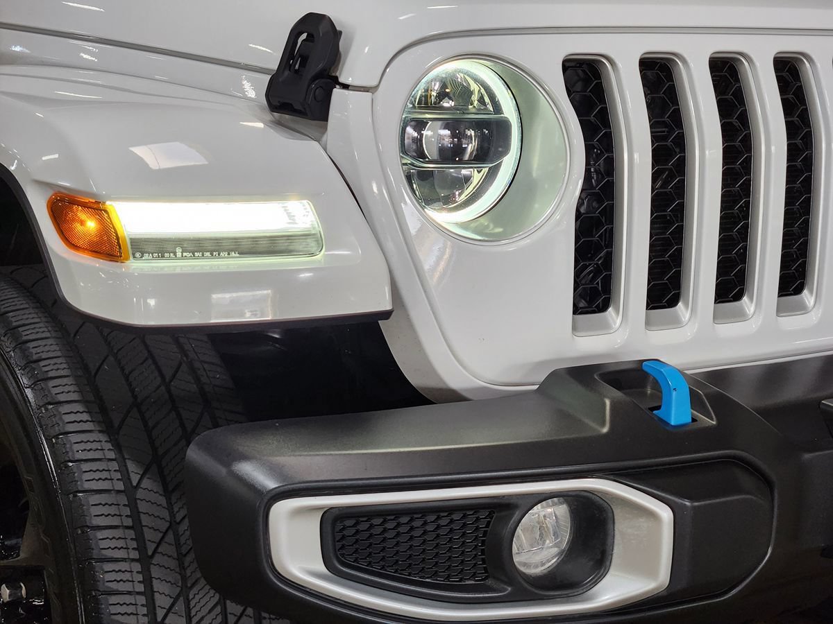 Used 2023 Jeep Wrangler Unlimited Sahara w/ Cold Weather Group AWD/4WD image 13