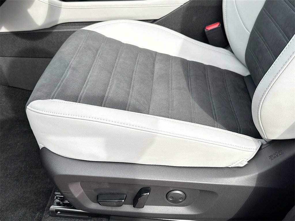 New 2025 Mitsubishi Outlander SE image 20