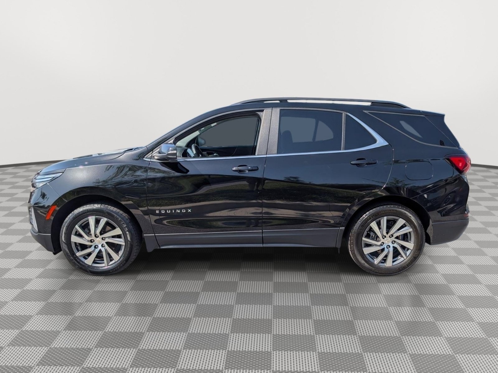 Used 2023 Chevrolet Equinox LT AWD/4WD image 2