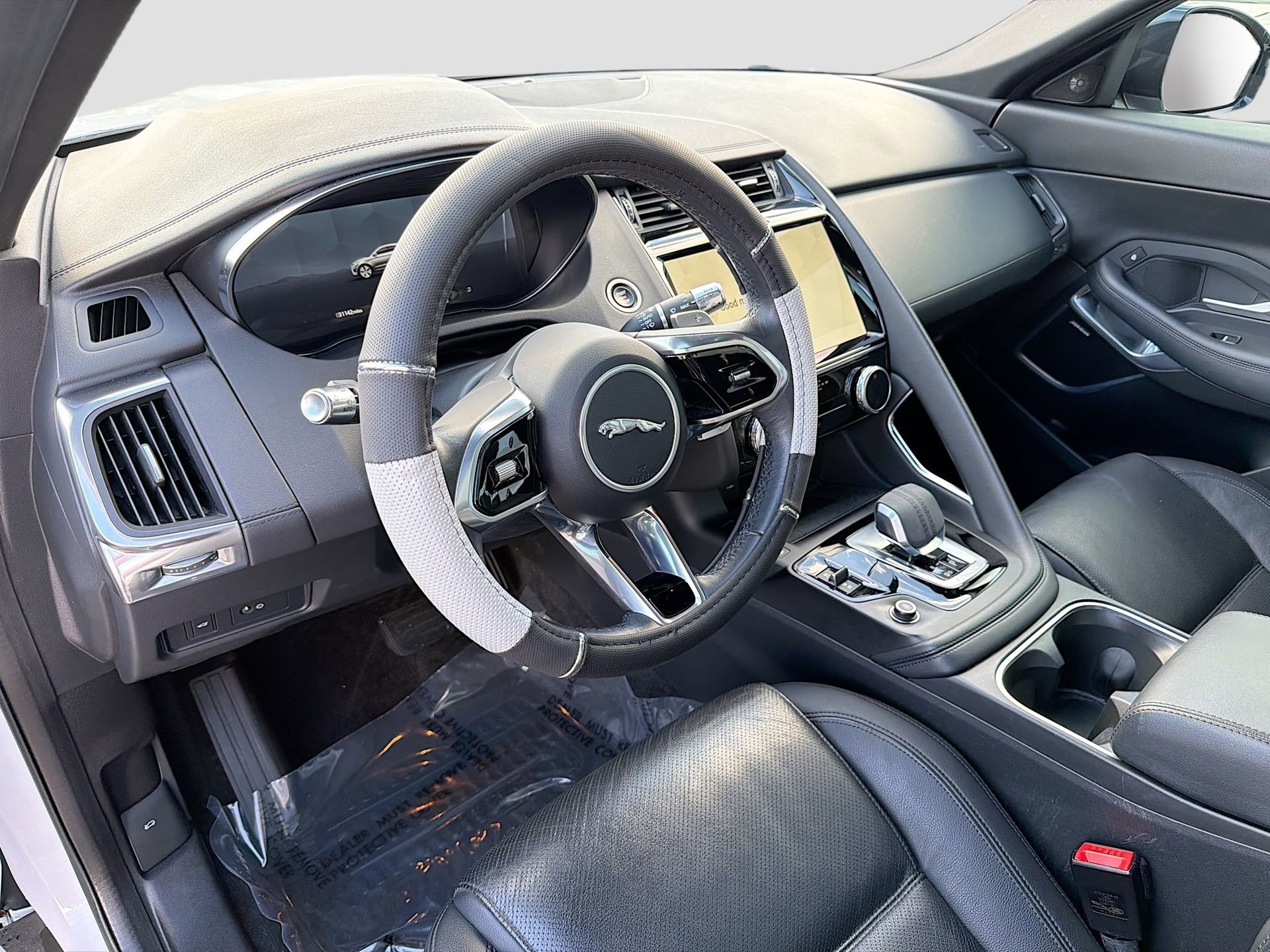 Used 2022 Jaguar E-PACE SE image 24