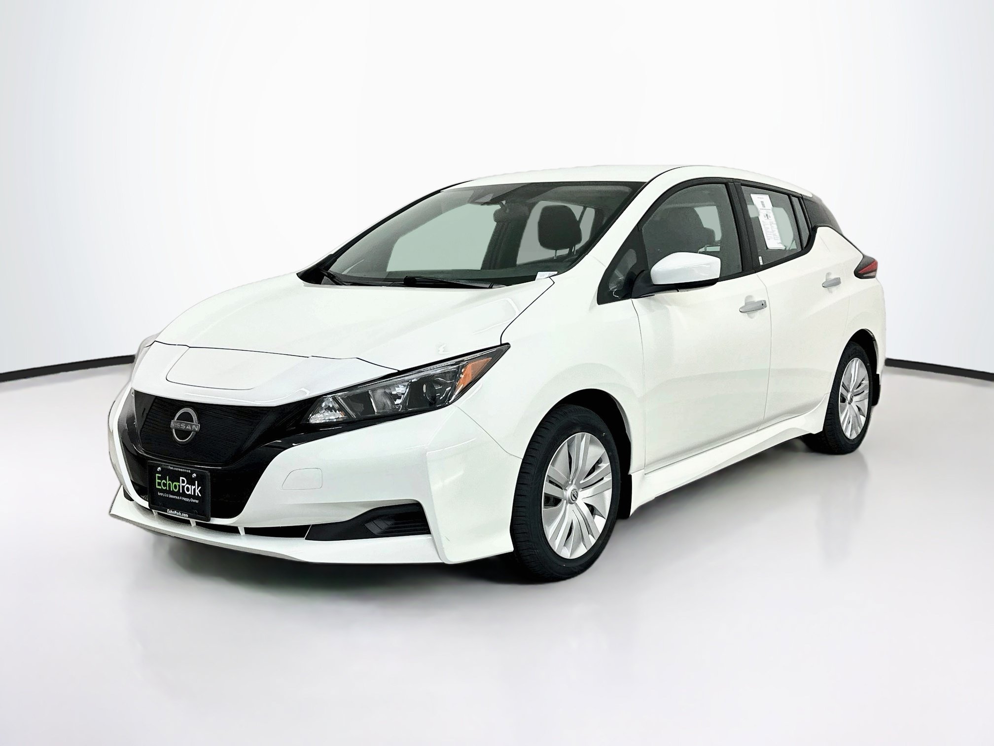 Used 2025 Nissan Leaf S FWD image 3