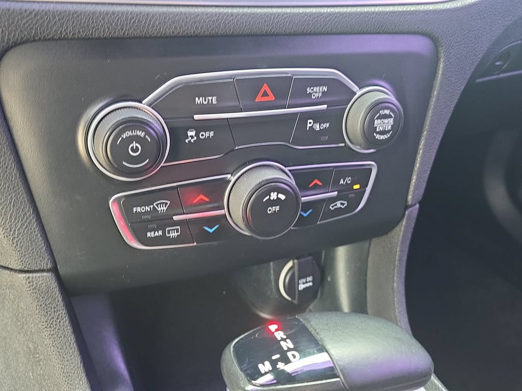 Used 2018 Dodge Charger SXT w/ Blacktop Package RWD image 24