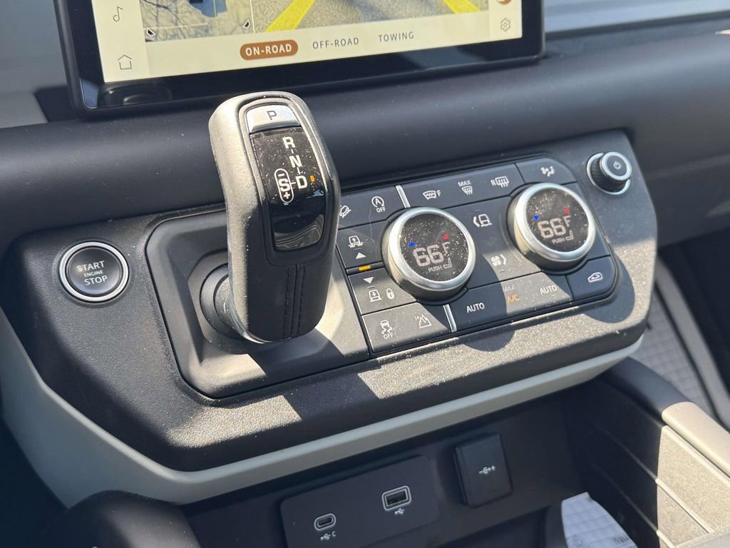 Used 2020 Land Rover Defender 110 SE image 26