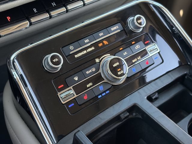 Used 2018 Lincoln Navigator Reserve w/ Technology Package AWD/4WD image 16