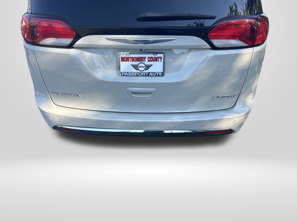 Used 2019 Chrysler Pacifica Limited w/ Advanced Safetytec Group FWD image 17