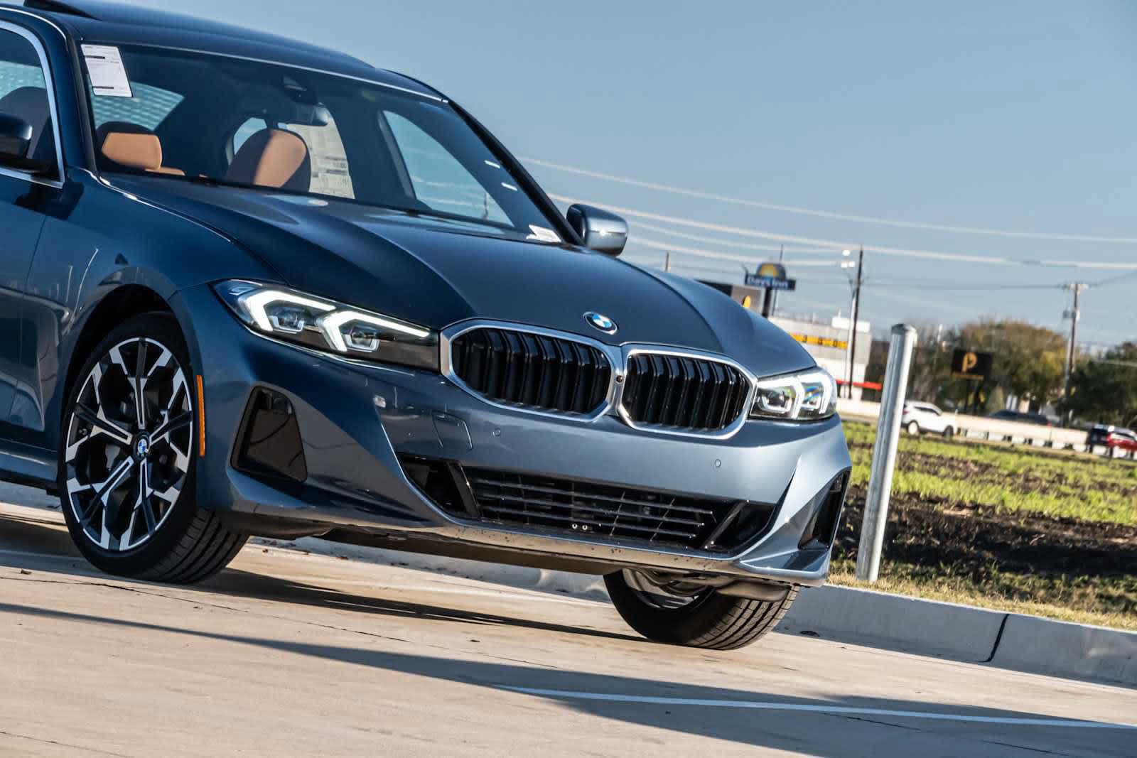 Used 2026 BMW 330i Sedan w/ Premium Package RWD image 3