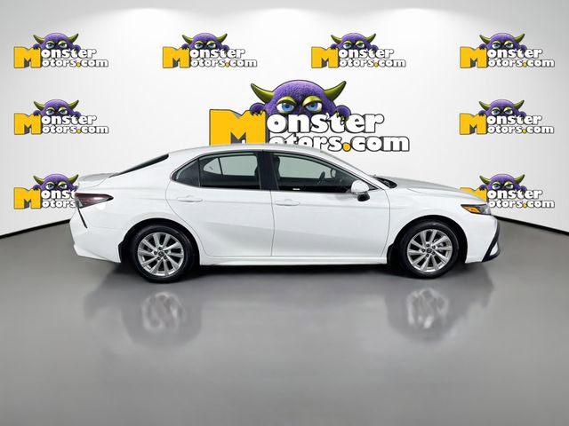 Used 2024 Toyota Camry SE FWD image 4