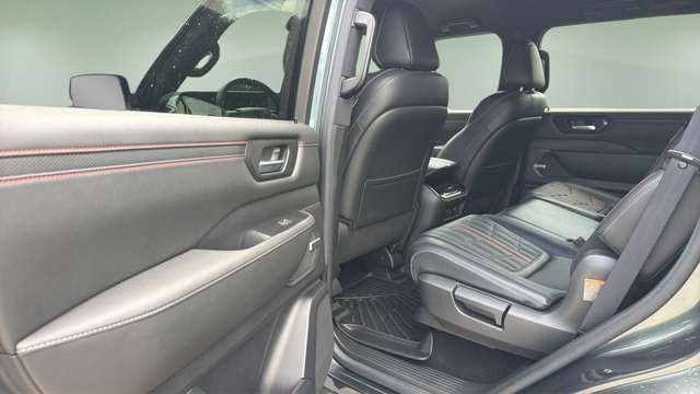Used 2025 Nissan Armada PRO-4X AWD/4WD image 11