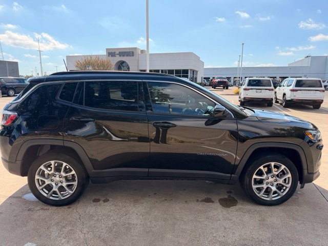 Used 2023 Jeep Compass Latitude AWD/4WD image 5