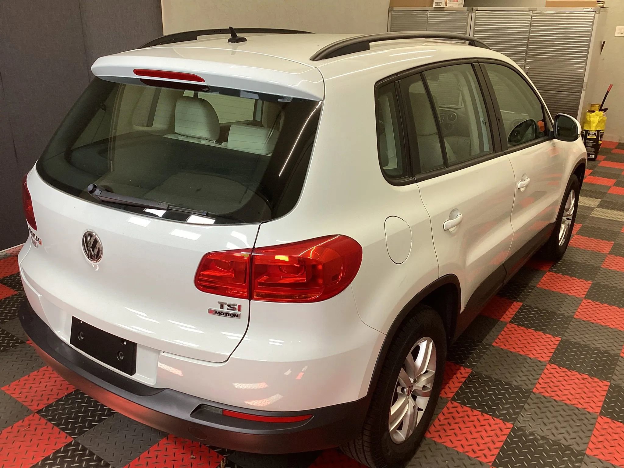 Used 2016 Volkswagen Tiguan S AWD/4WD image 3
