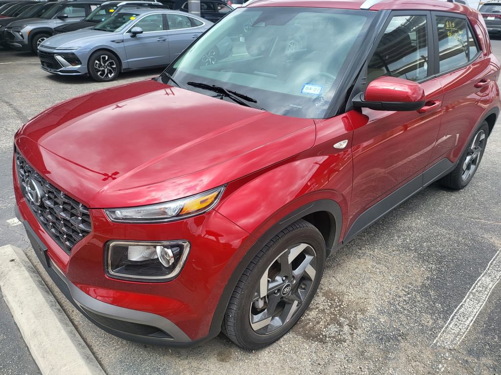 Used 2025 Hyundai Venue SEL FWD image 1
