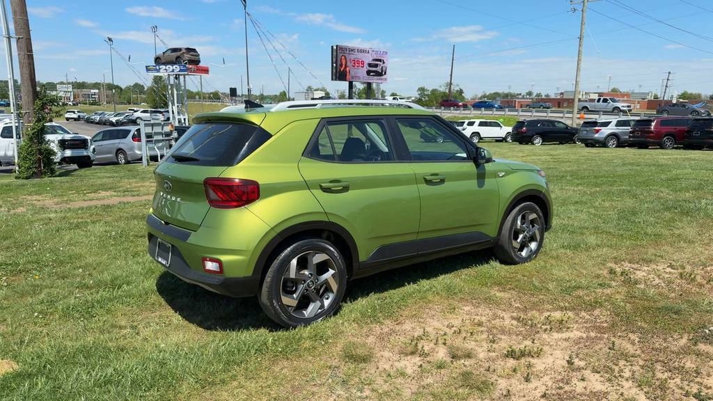 Used 2021 Hyundai Venue SEL FWD image 7