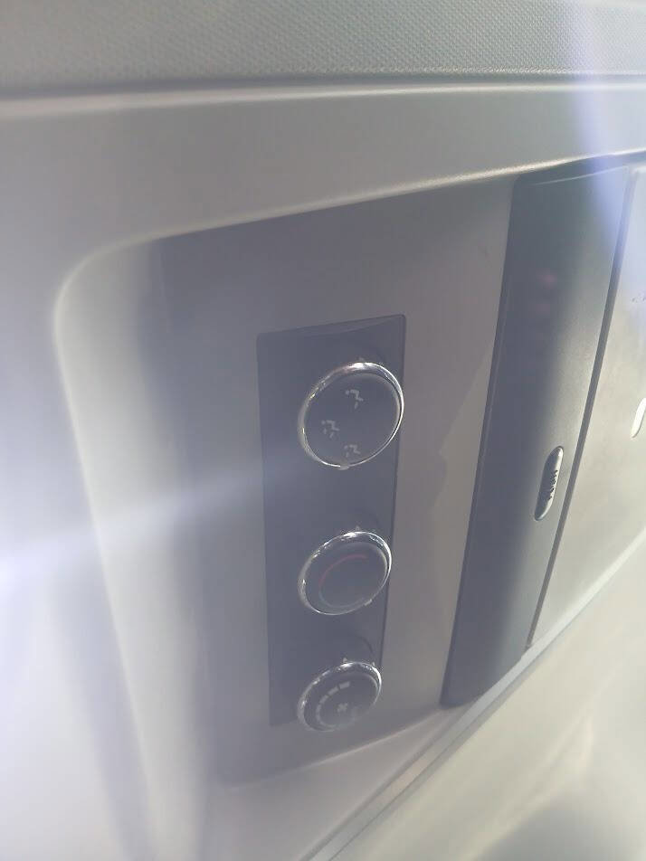 Used 2016 Chrysler Town & Country Touring image 13