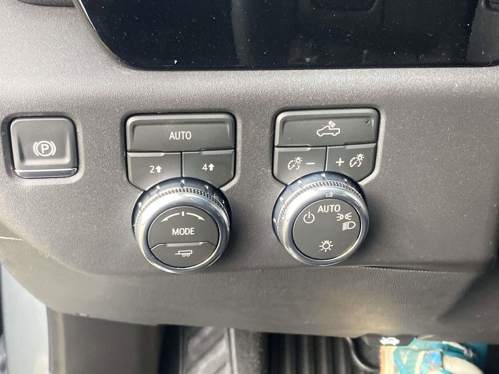 New 2026 GMC Sierra 1500 SLE image 25