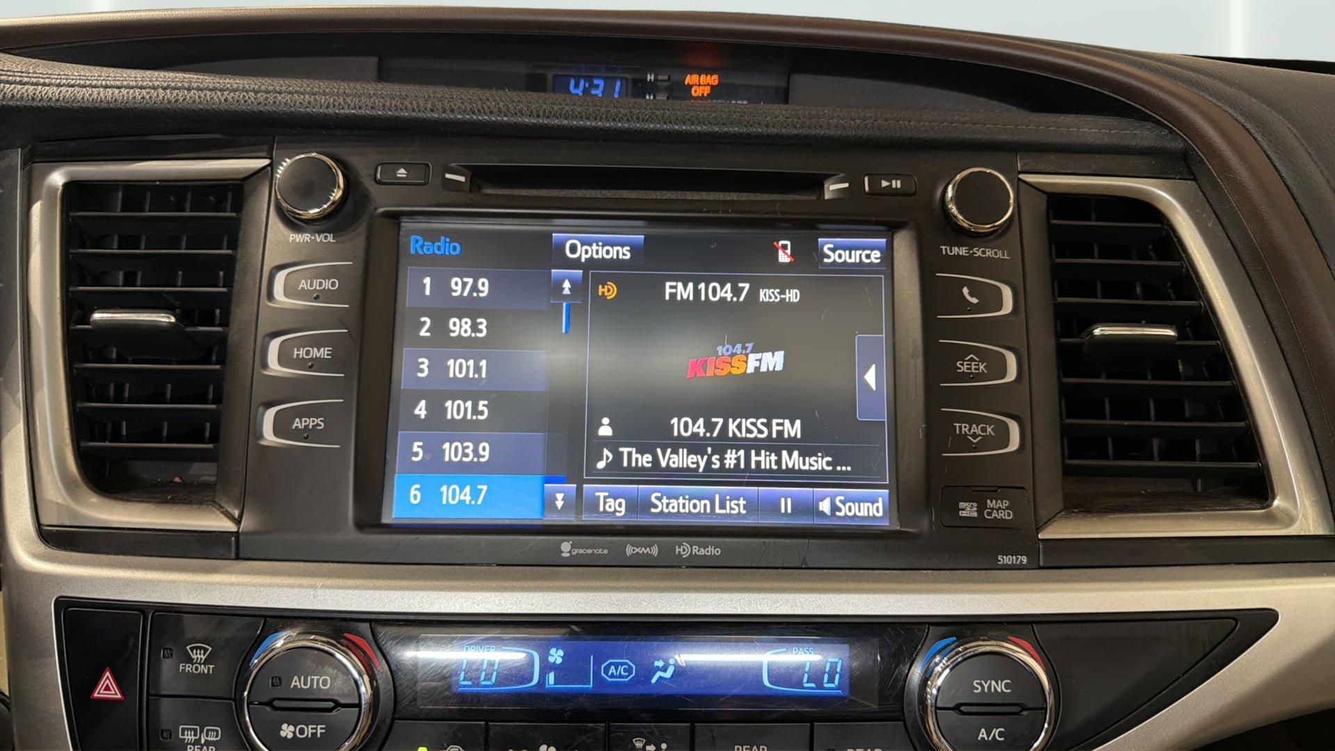 Used 2017 Toyota Highlander XLE AWD/4WD image 25