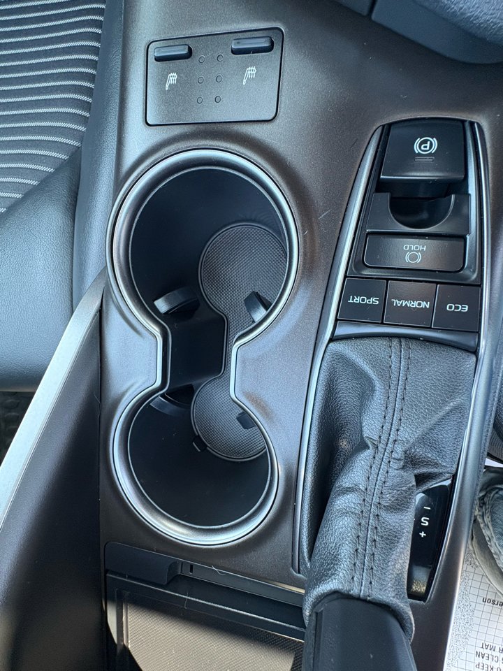 Used 2022 Toyota Camry SE w/ Cold Weather Package image 27