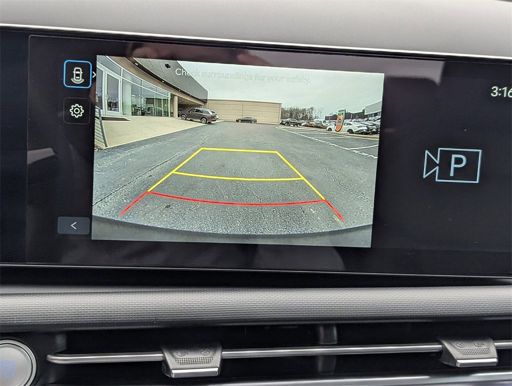 Certified 2025 Hyundai Santa Cruz SEL image 16