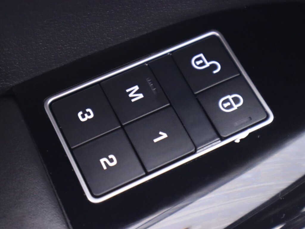 Used 2017 Land Rover Range Rover HSE AWD/4WD image 31