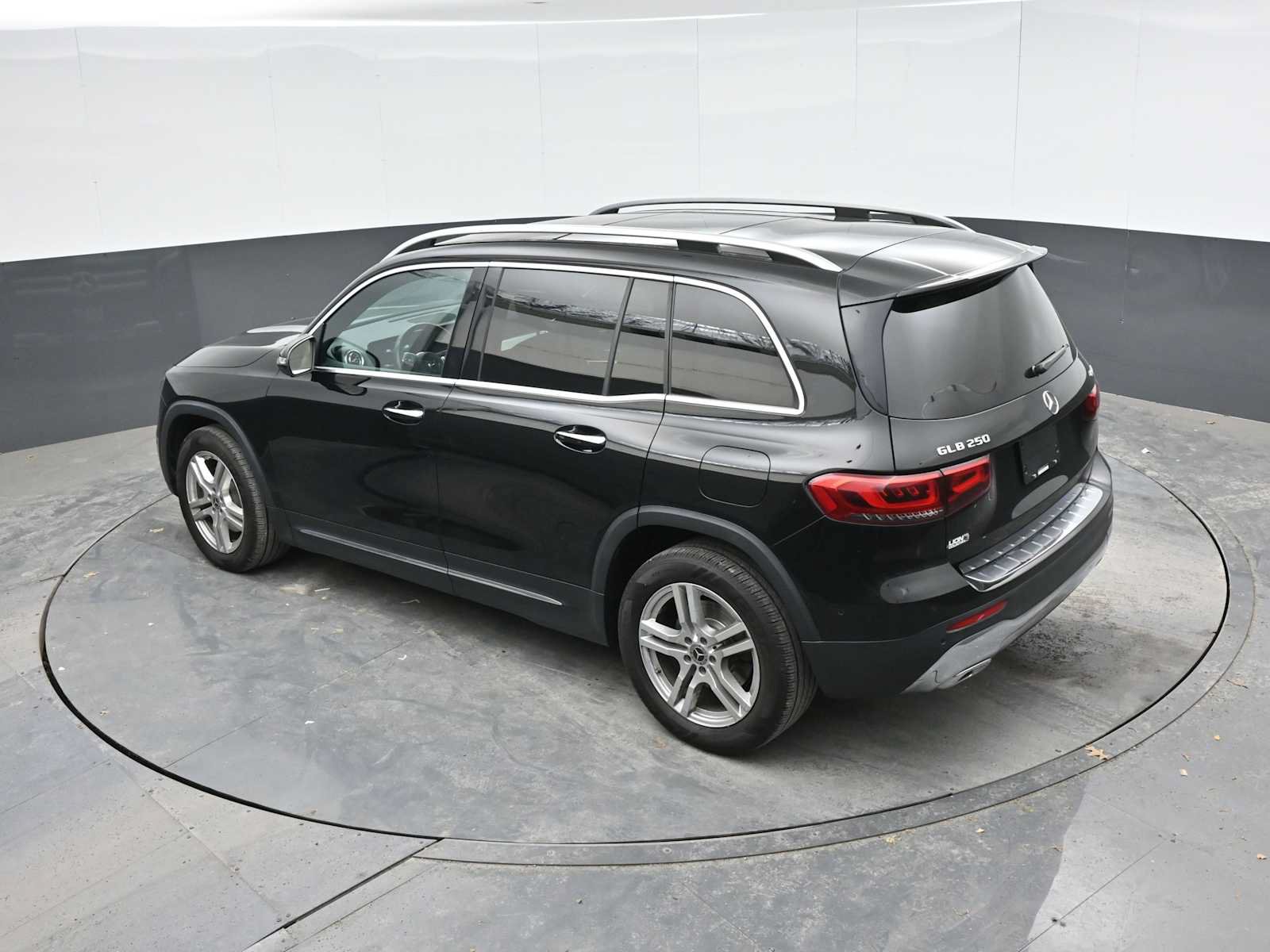 Used 2021 Mercedes-Benz GLB 250 4MATIC image 11