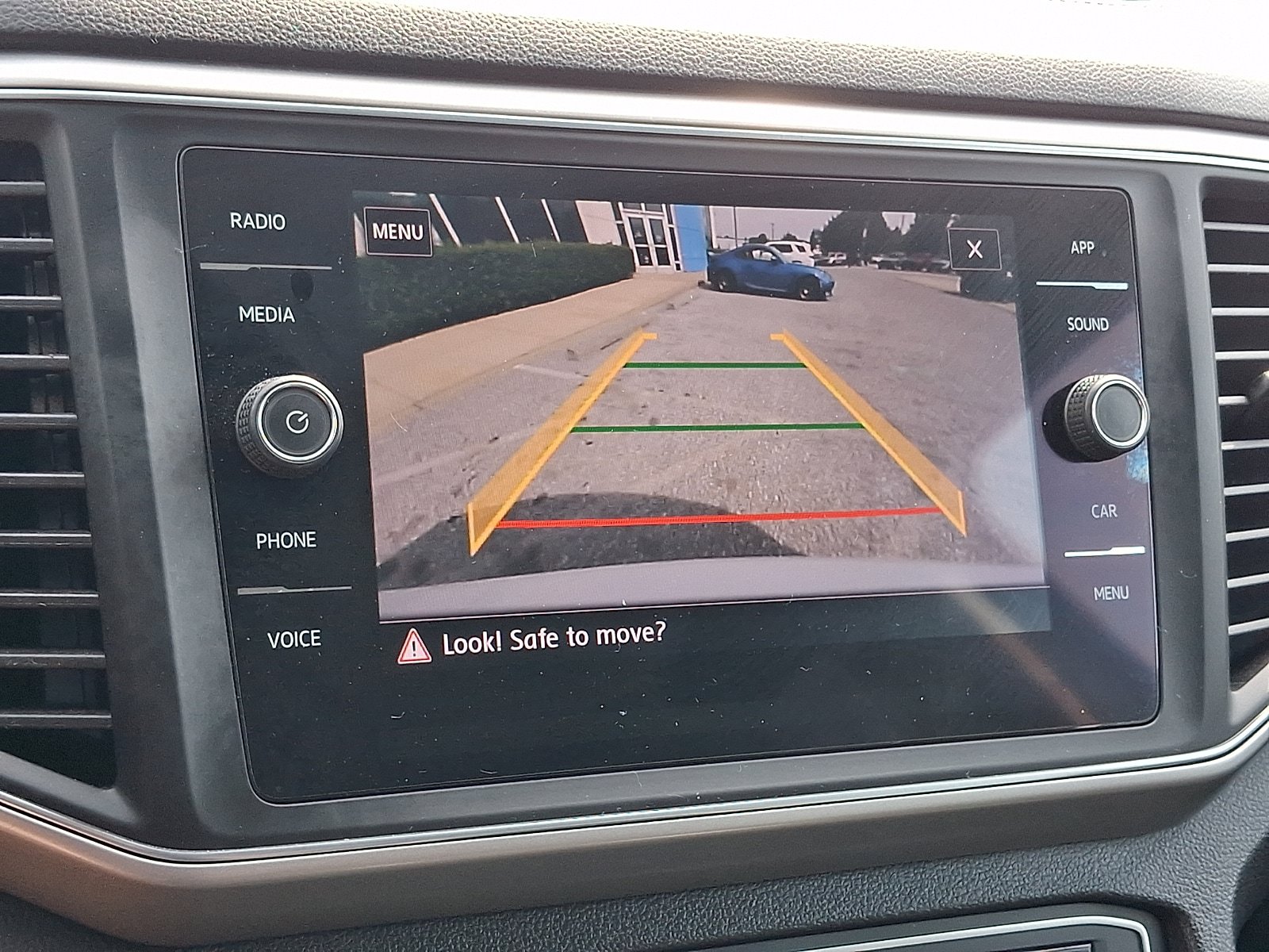 Used 2018 Volkswagen Atlas SE AWD/4WD image 18